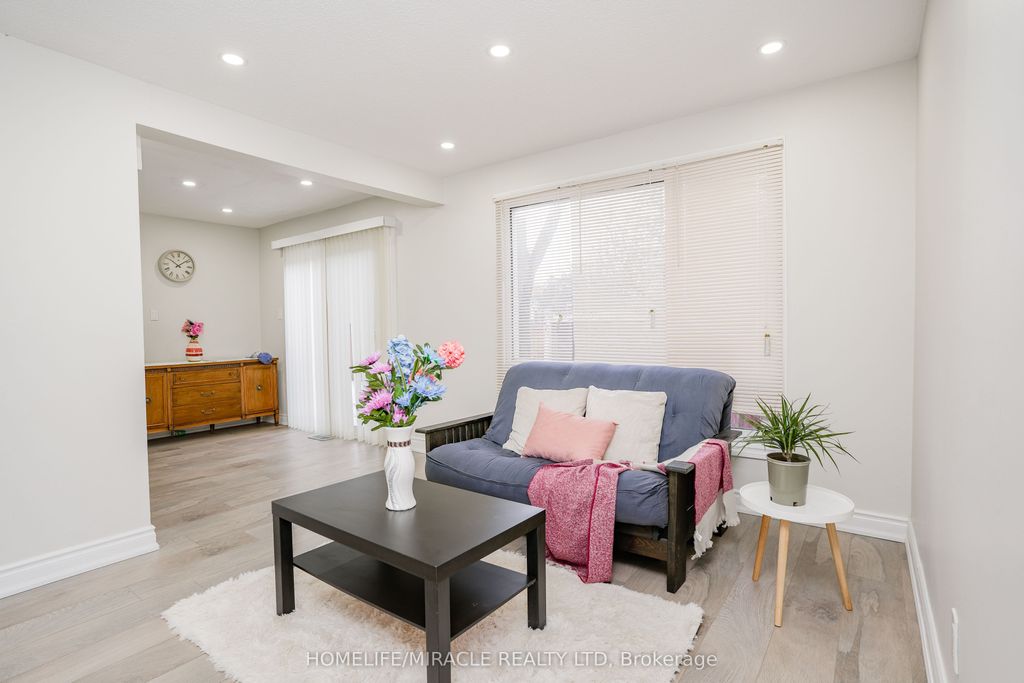 Photo of 15 Heatherside Court, Brampton, ON L6S 1N9 (MLS # W12697972)