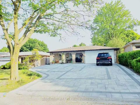 28 Castle Harbour Lane W Markham ON L3T 3A2