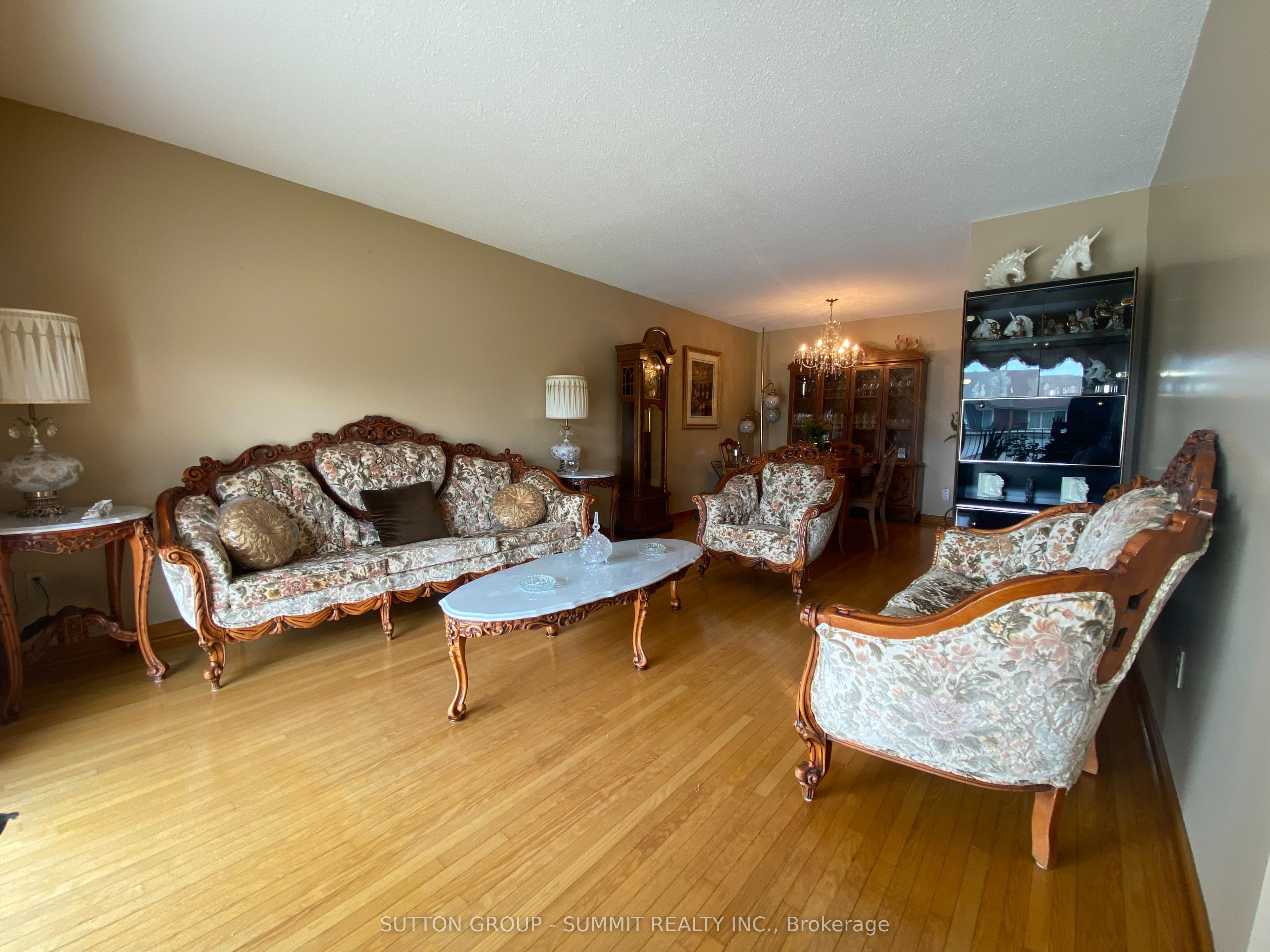 1571 CORKSTONE Glade