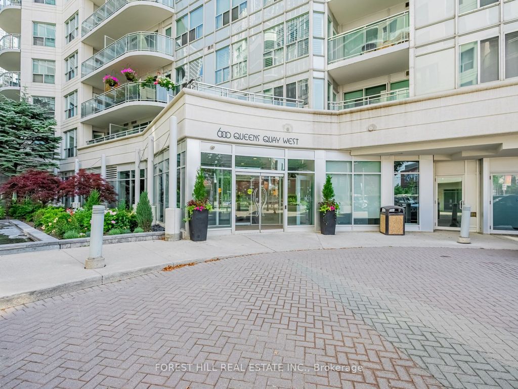 Photo of 600 Queens Quay W #606, Toronto, ON M5V 3M3 (MLS # C12872494)