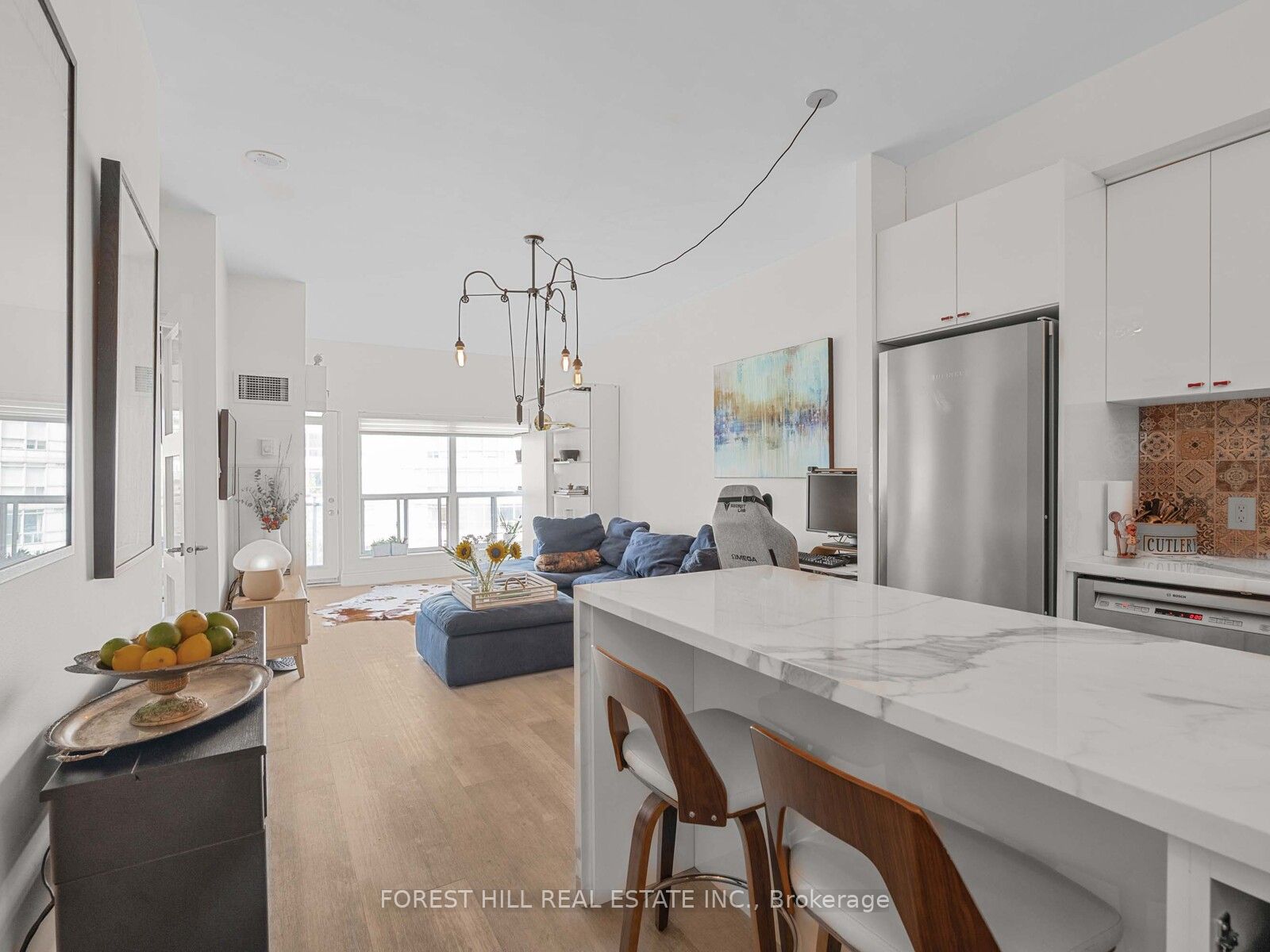 600 Queens Quay W 606