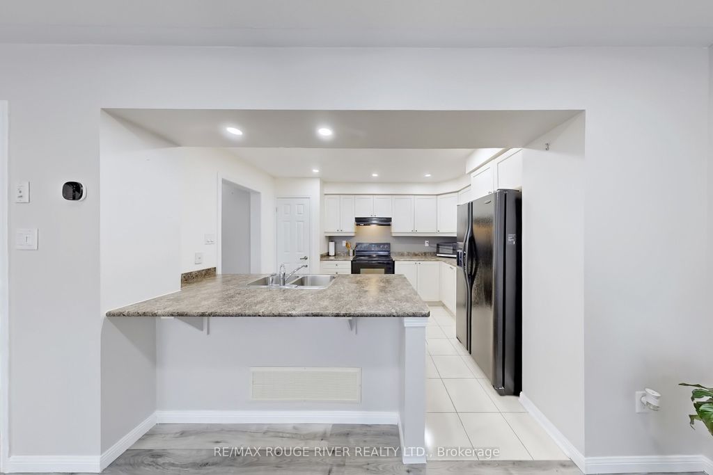 Photo of 90 Suitor Court, Milton, ON L9T 8R9 (MLS # W12933674)