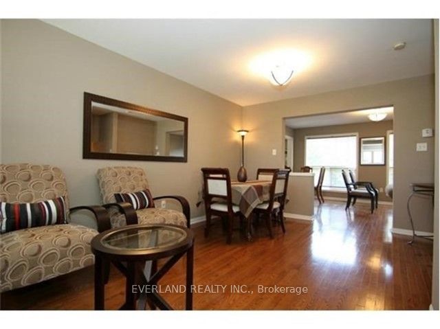 2344 Proudfoot Trail