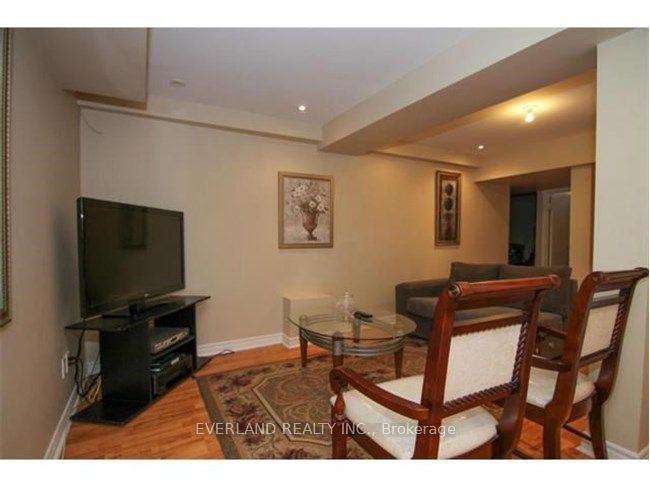 2344 Proudfoot Trail