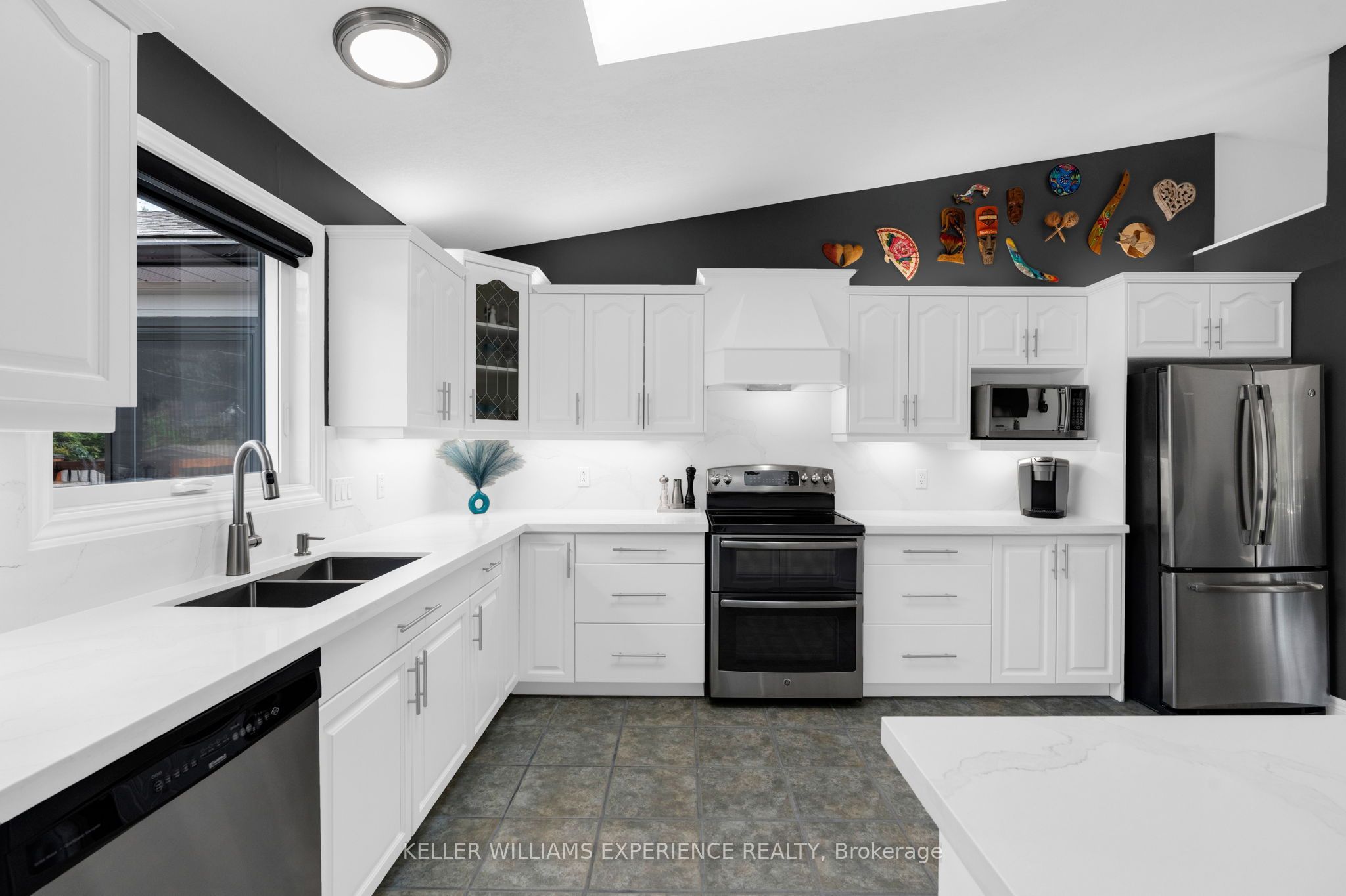4 Downer Crescent
