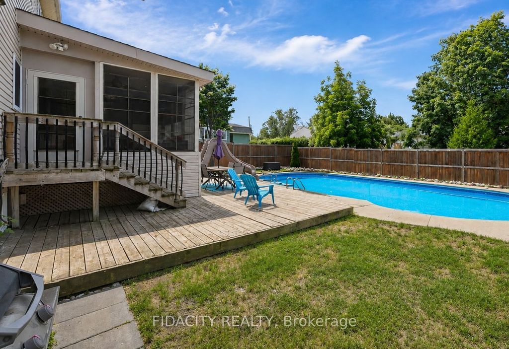Photo of 13 Poole Creek Crescent, Stittsville - Munster - Richmond, ON K2S 1T6 (MLS # X13498030)