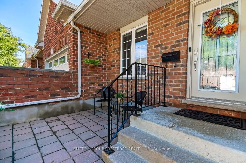 Photo of 464 Commissioners Road W #3, London South, ON N0J 0A2 (MLS # X13885976)