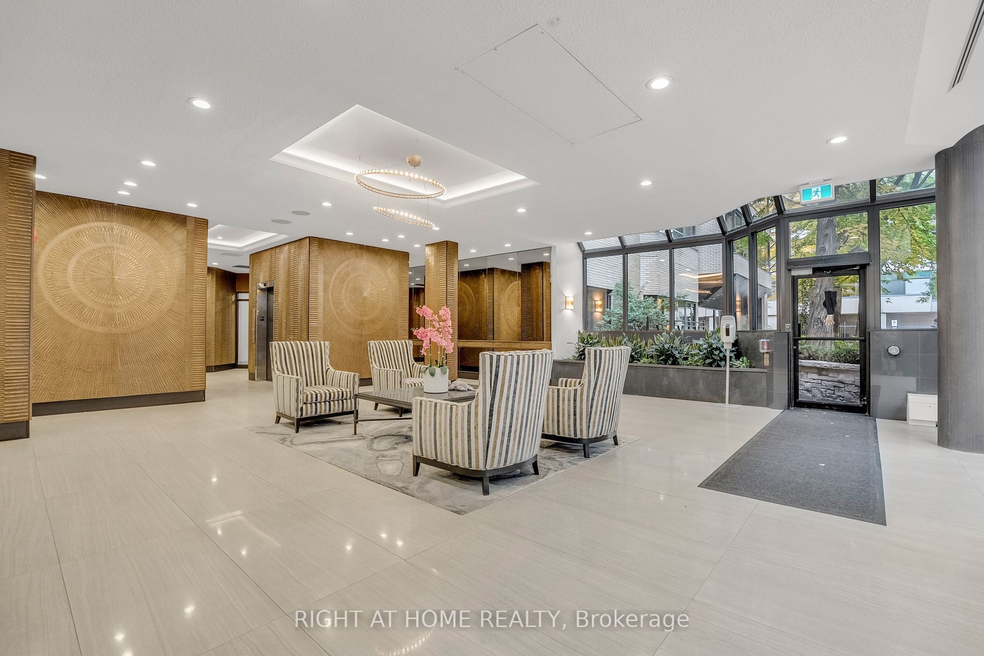 195 St Patrick Street 604