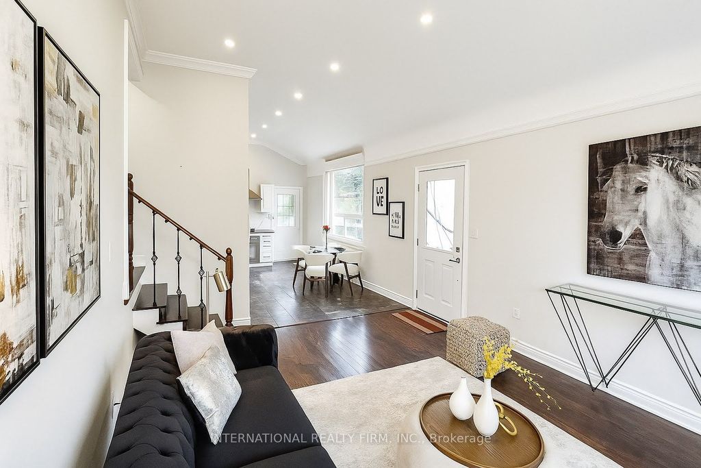 Photo of 9 Benshire Drive, Toronto, ON M1H 1M1 (MLS # E12434403)