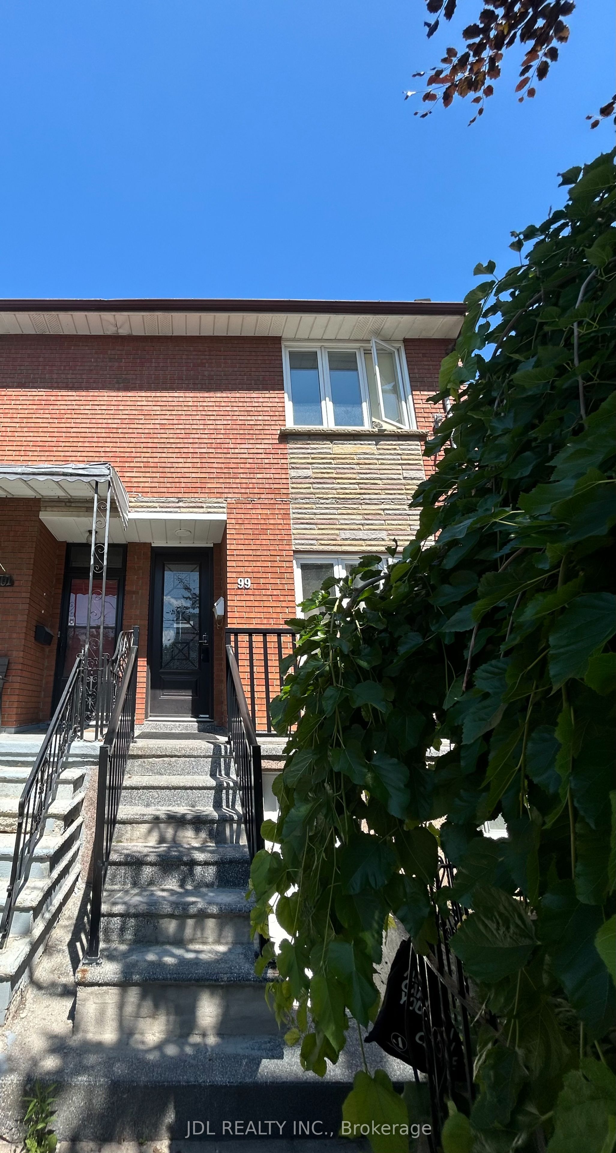 Photo 1 of 6 — 99 Clinton St Street Unit A, Toronto, ON M6G 2Y4