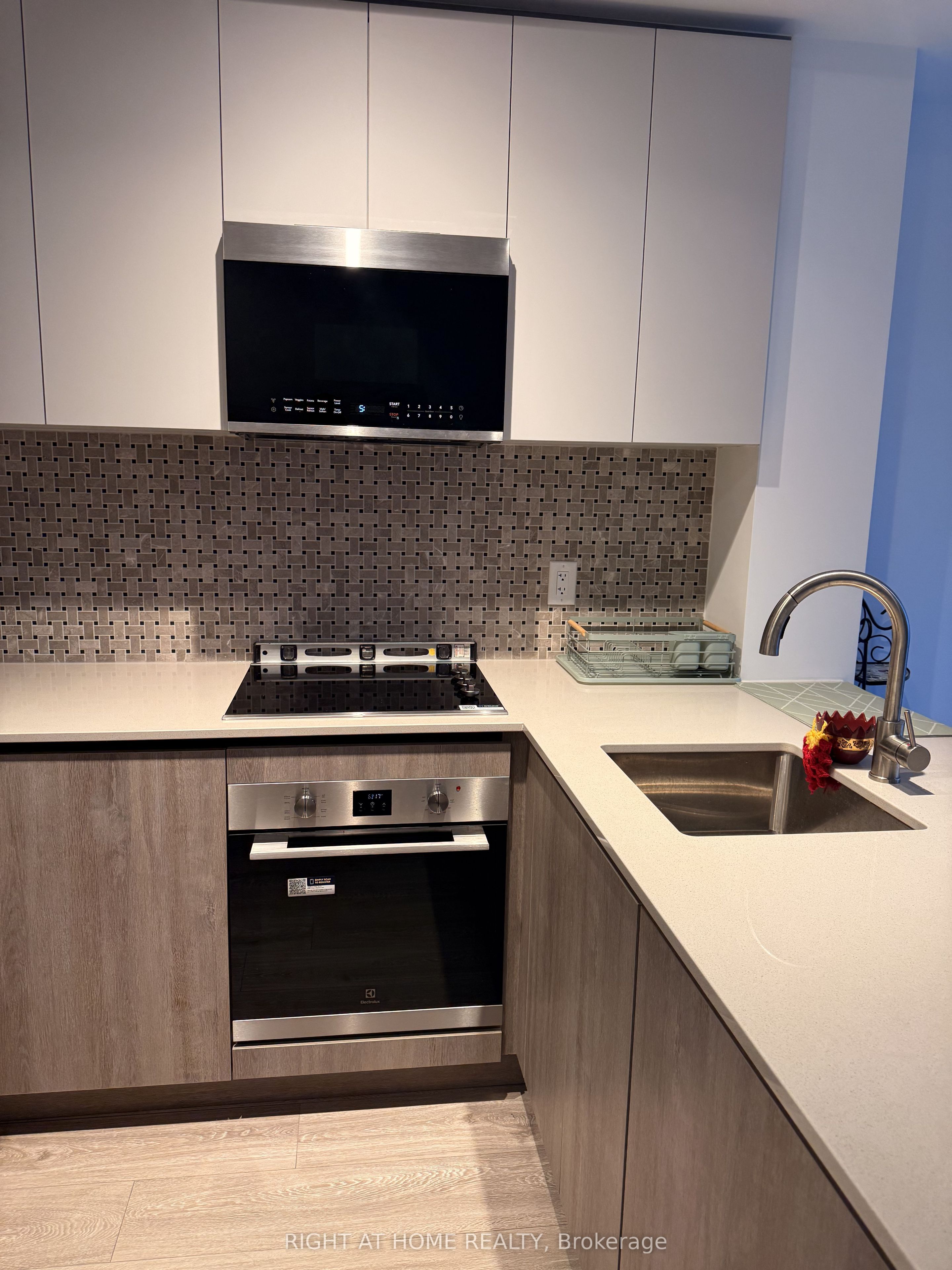 2485 Eglinton Avenue W 614