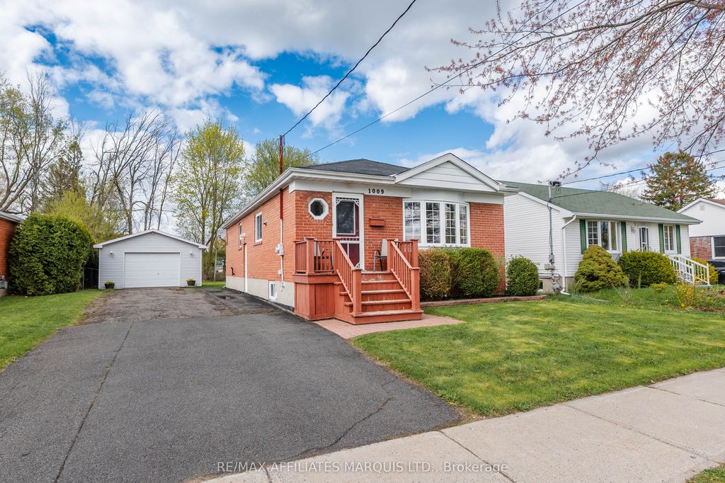 Photo of 1009 Leonard Avenue, Cornwall, ON K6J 1M1 (MLS # X13124400)