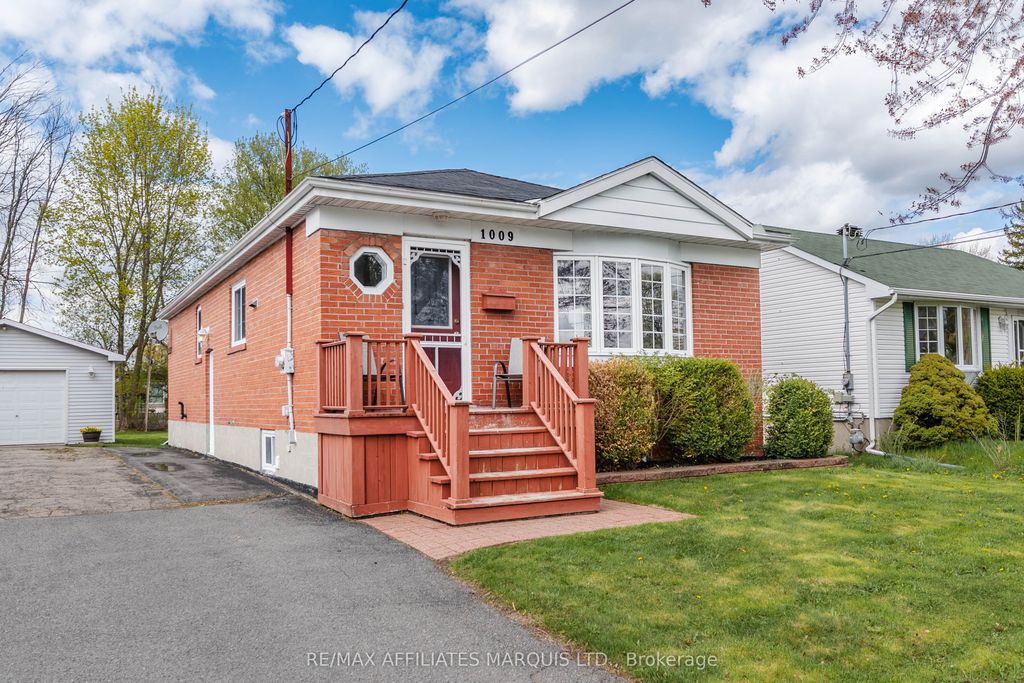 Photo of 1009 Leonard Avenue, Cornwall, ON K6J 1M1 (MLS # X13124400)
