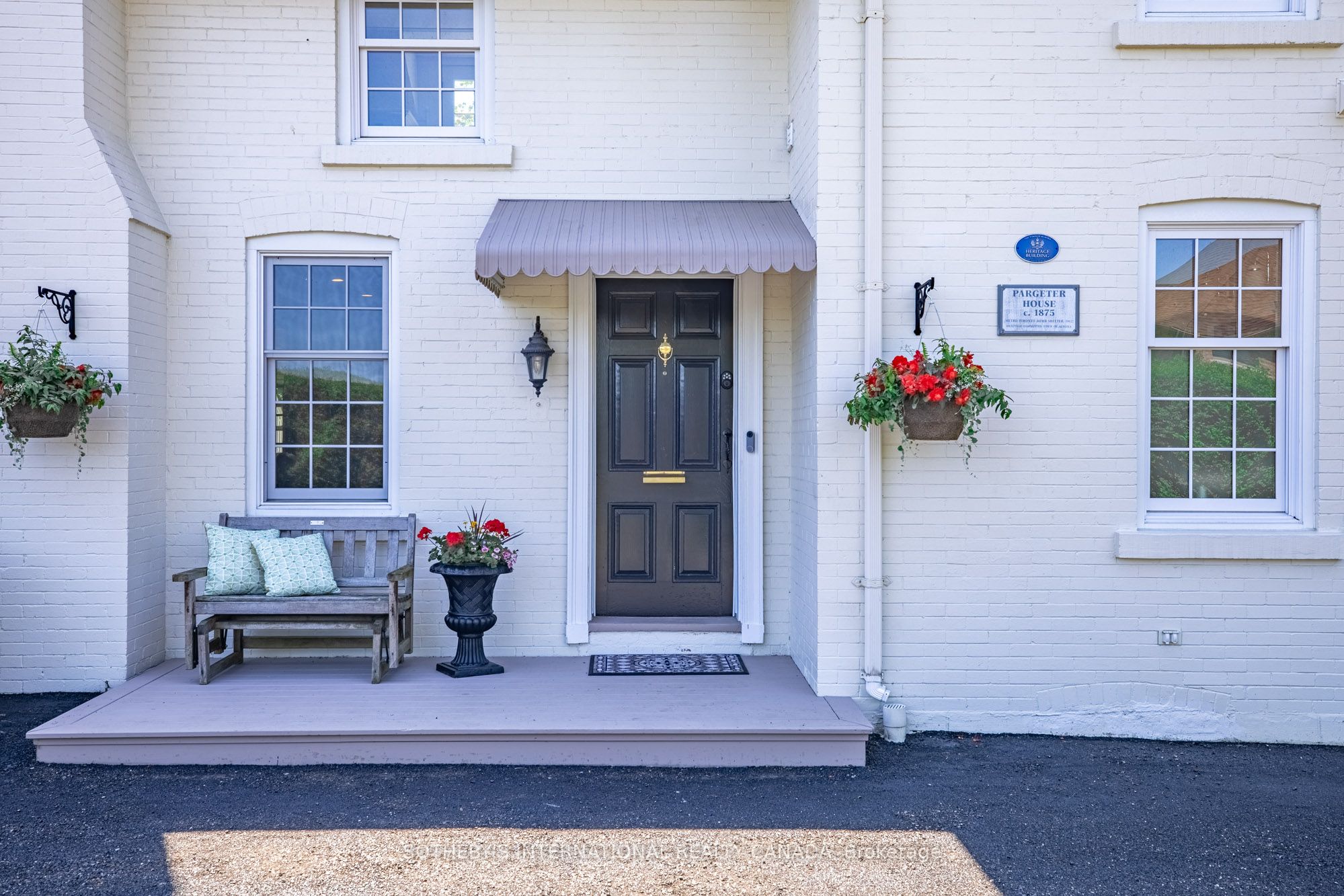 220 Old Yonge Street