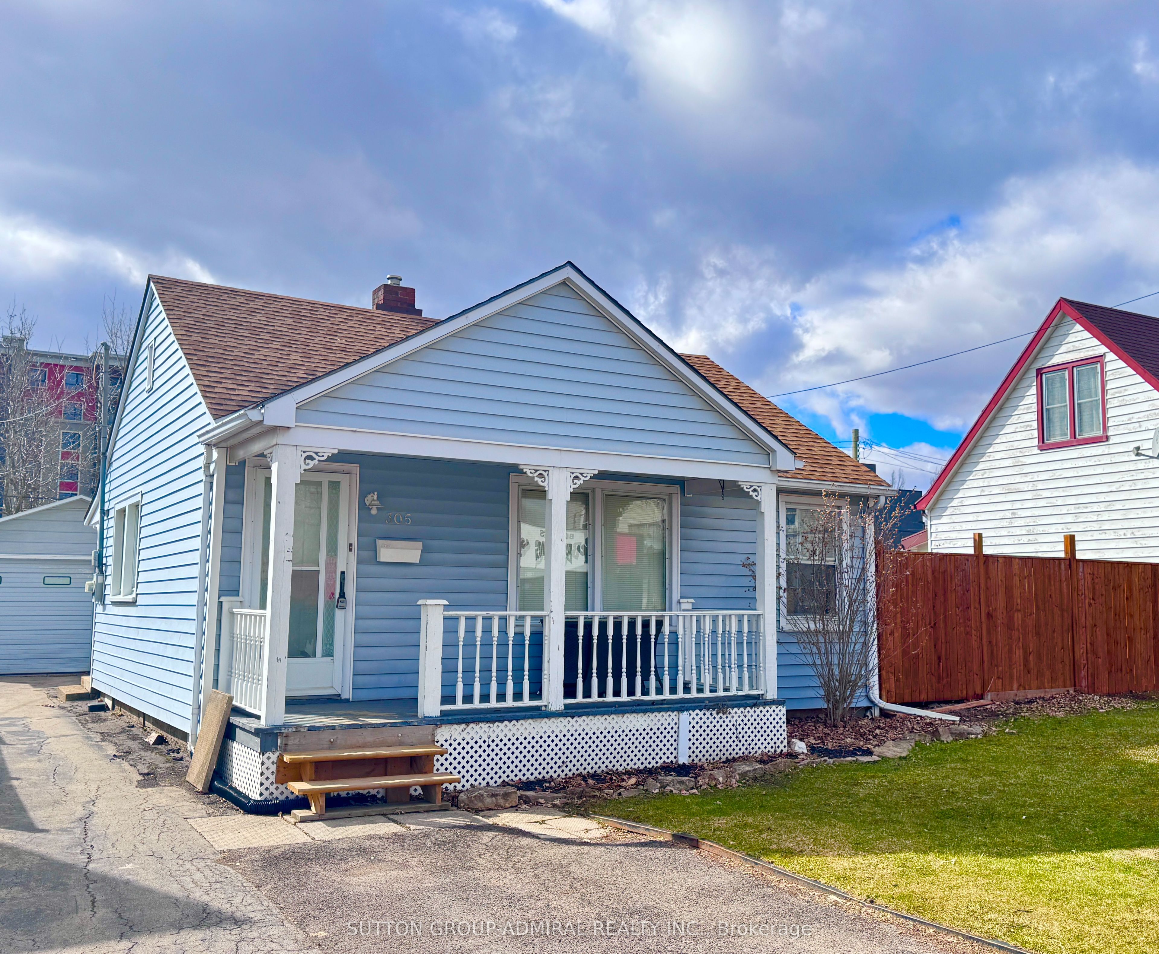 Photo 1 of 22 — 305 Crowland Avenue, Welland, ON L3B 1X5