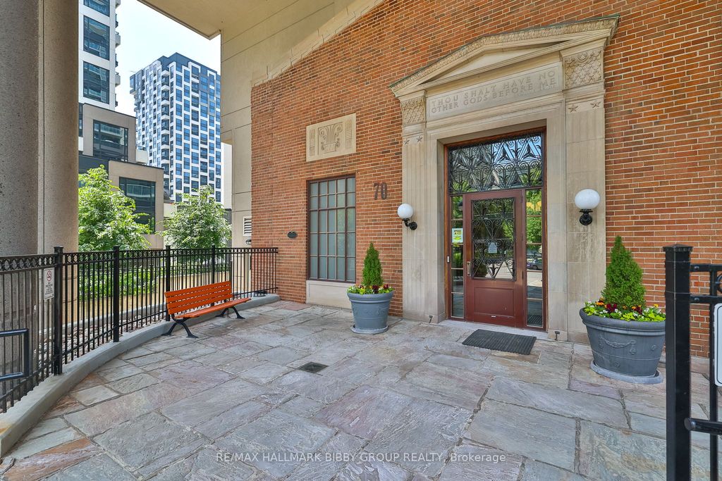 Photo of 70 High Park Avenue #1304, Toronto, ON M6P 1A1 (MLS # W12640914)