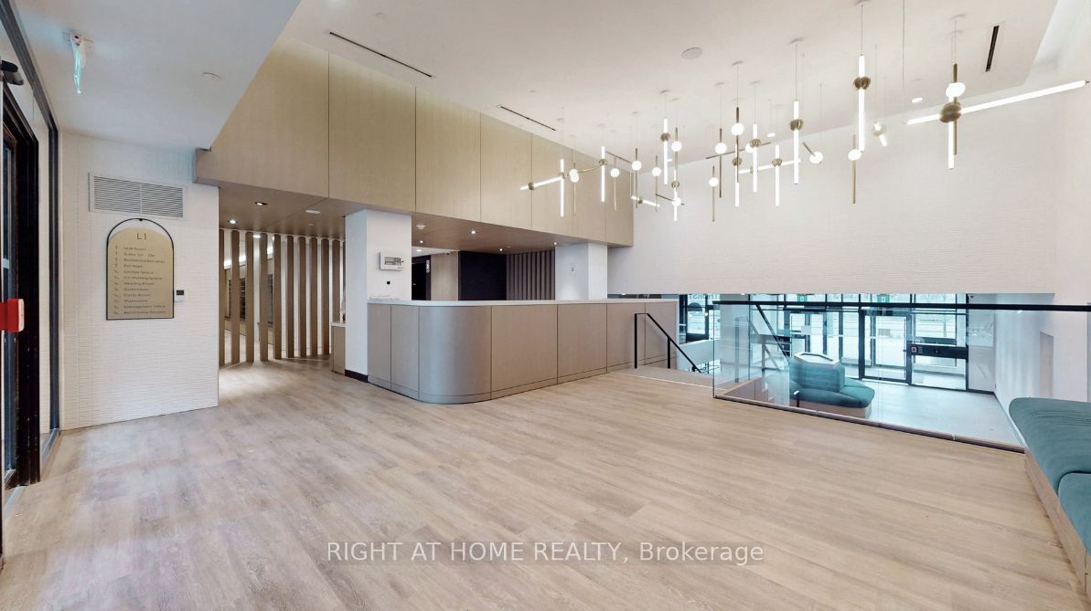 7950 Bathurst Street 1220