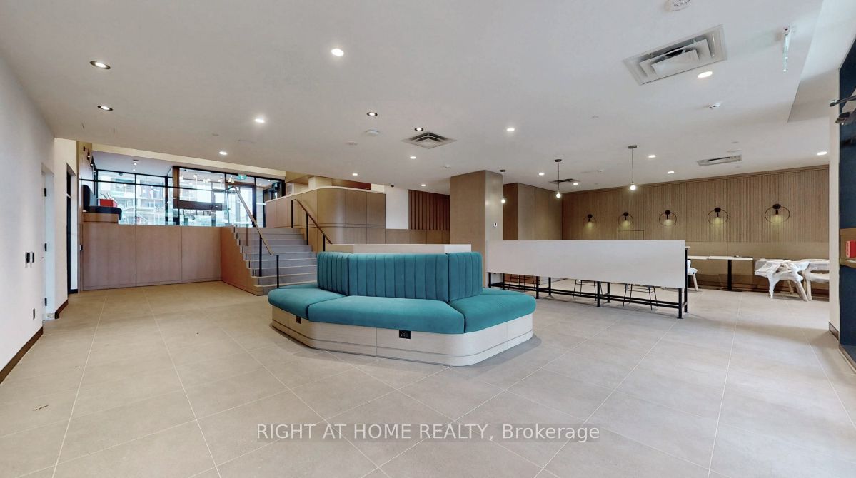 7950 Bathurst Street 1220