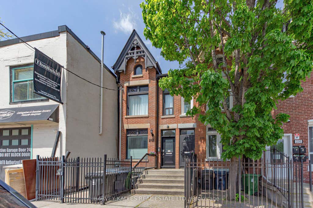 Photo of 210 Gerrard Street E, Toronto, ON M5A 2E6 (MLS # C13152204)