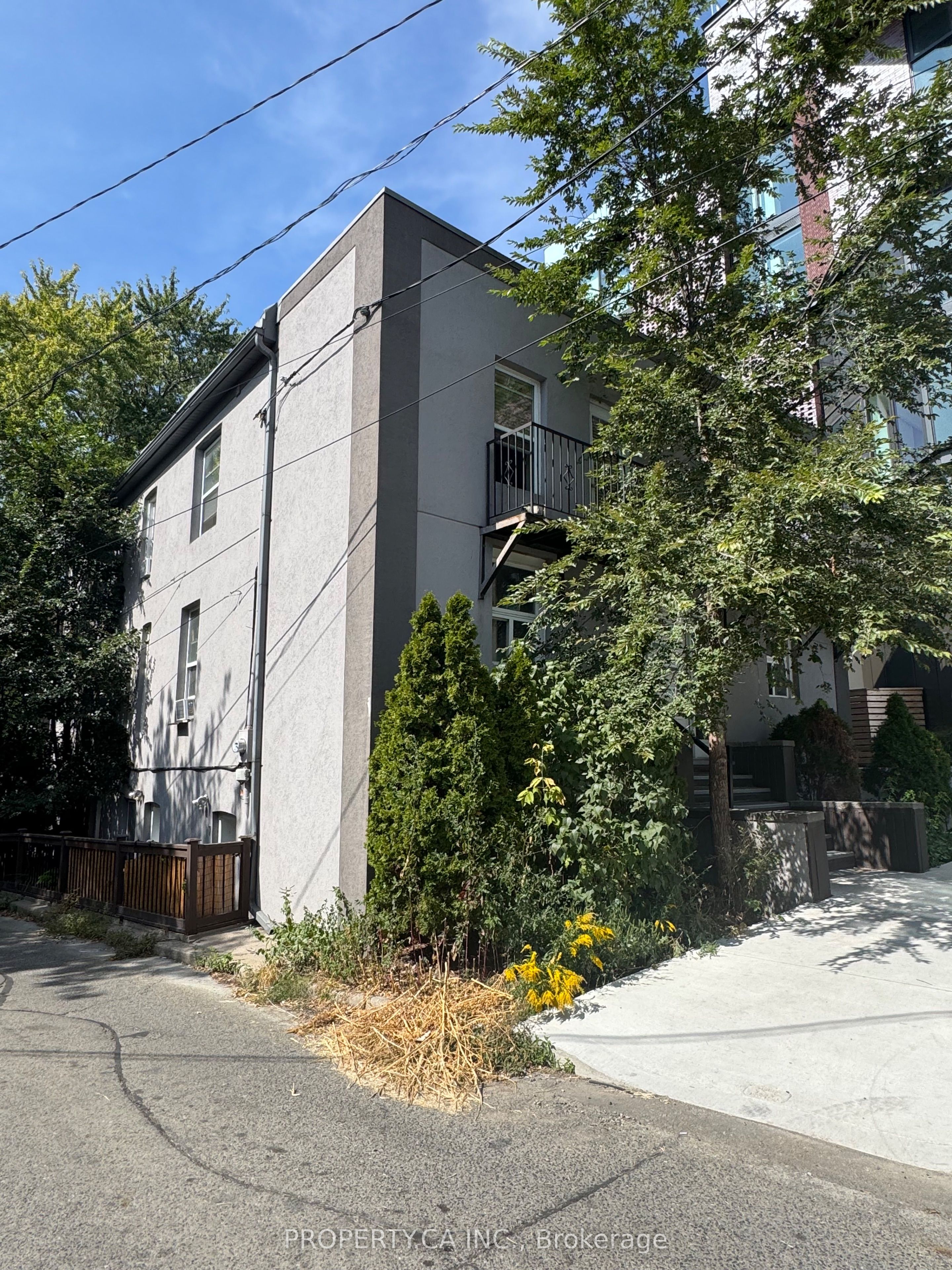 22 Brad Street