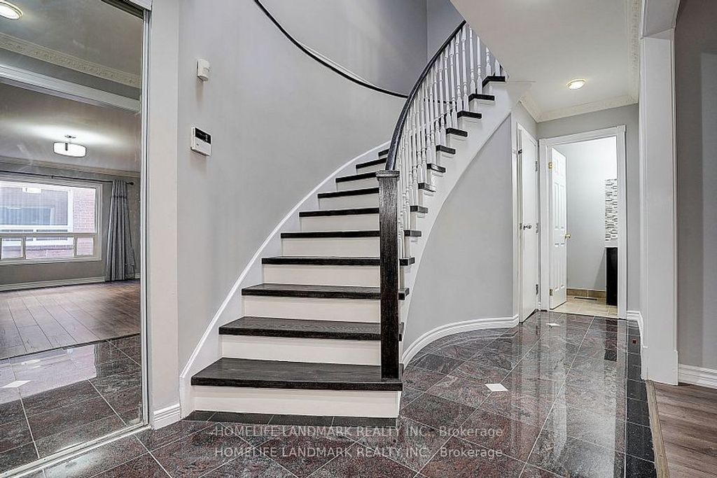 Photo of 15 Saintsbury Square, Toronto, ON M1V 3K1 (MLS # E12456986)