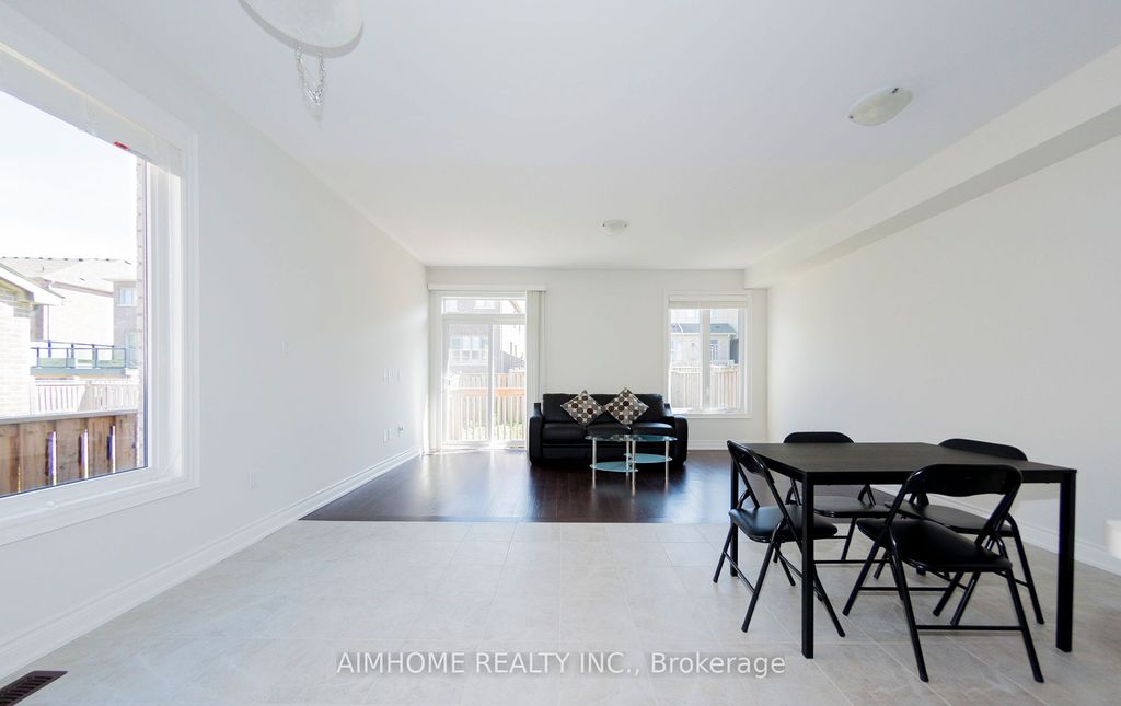 Photo of 11 Kester Court, East Gwillimbury, ON L9N 0P3 (MLS # N12995400)