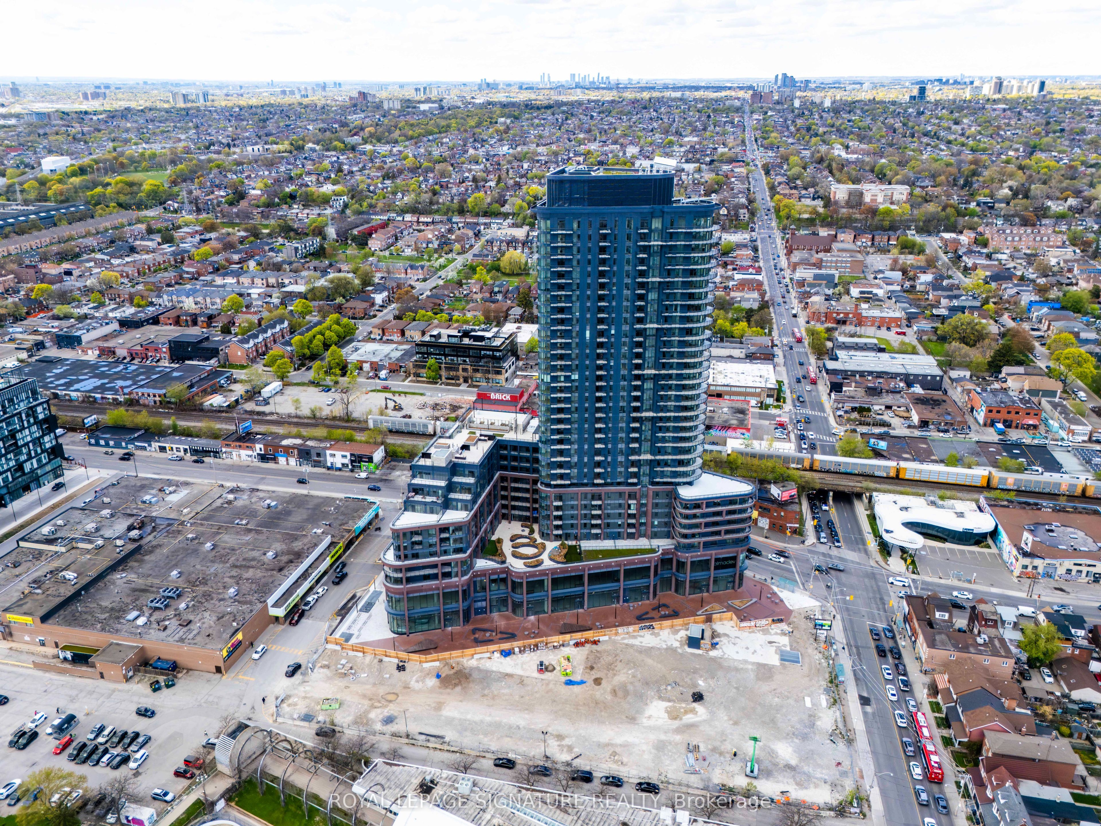 1185 Dupont Street 1601