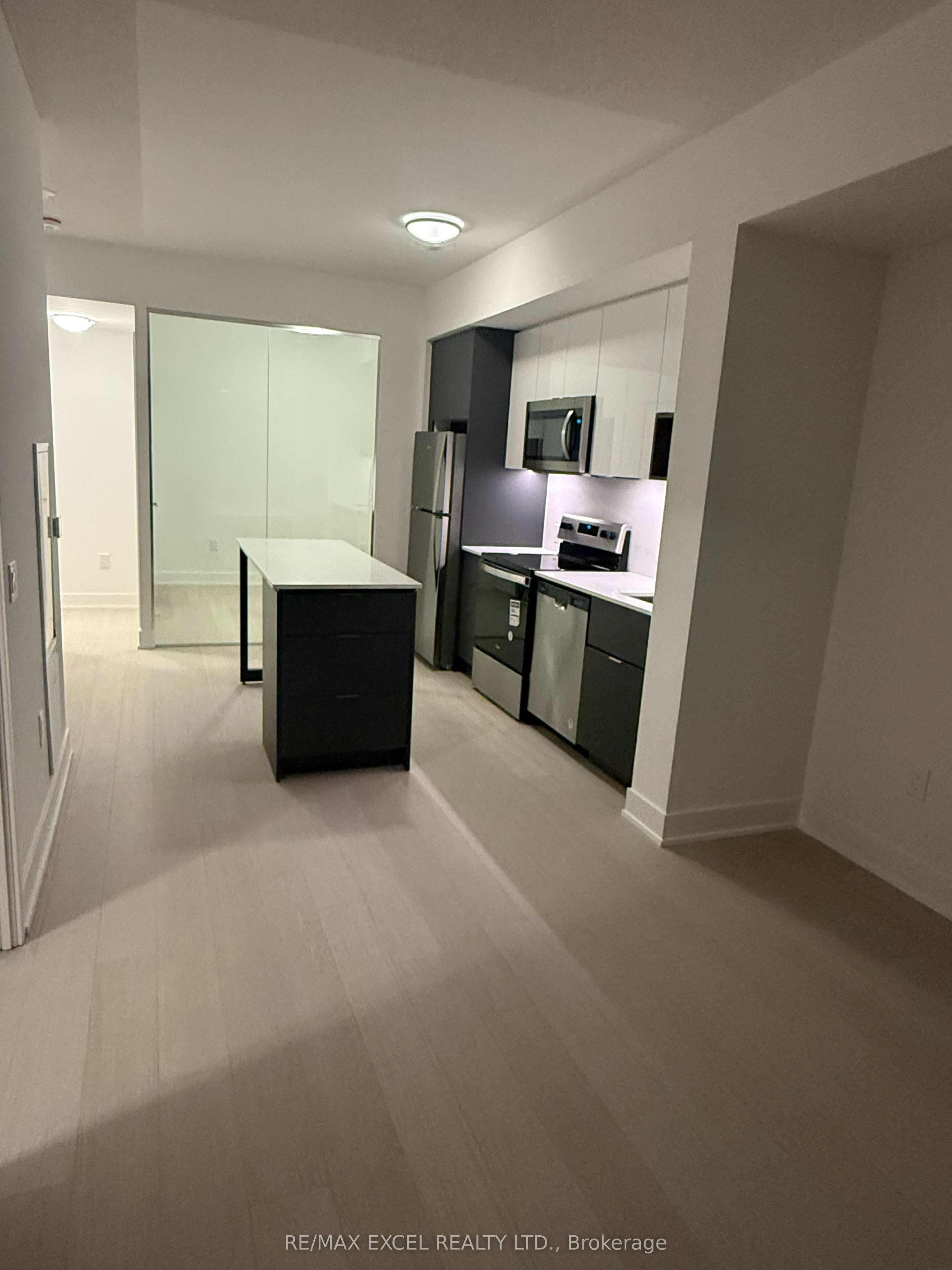 204 Burnhamthorpe Road E 1001