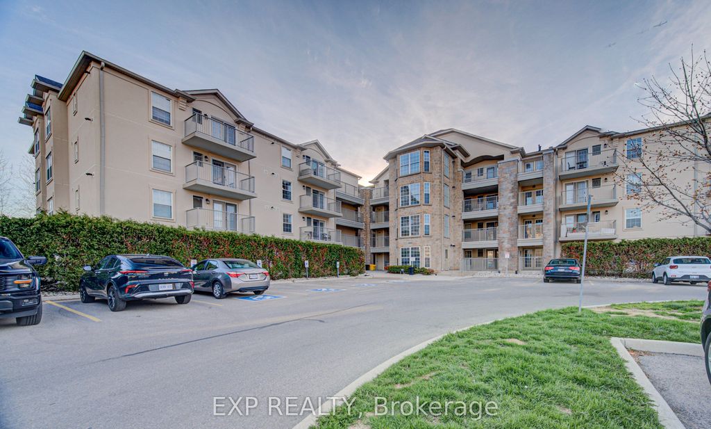 Photo of 1490 Bishops Gate #106, Oakville, ON L6M 4N3 (MLS # W13055916)