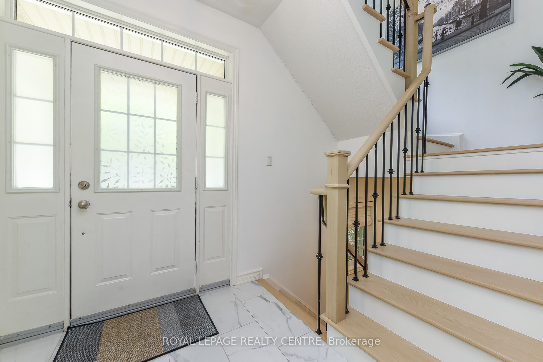 60 Rosewood Avenue 210
