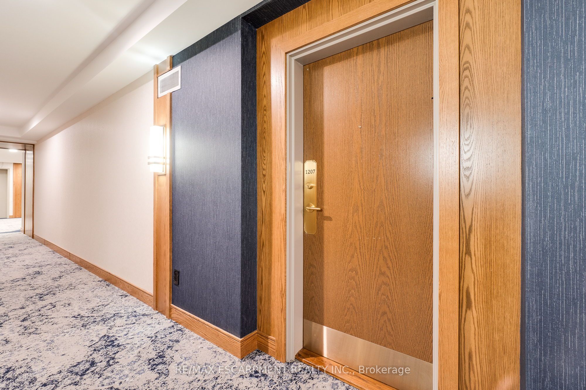 5250 Lakeshore Road 1207