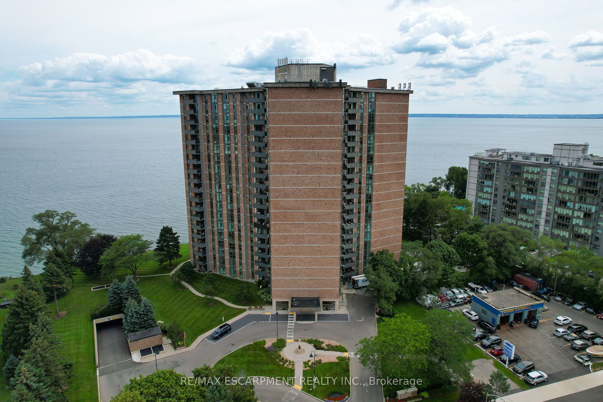 5250 Lakeshore Road 1207