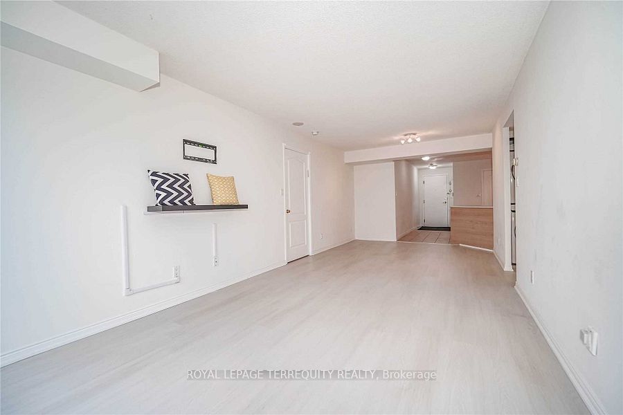 850 Steeles Avenue W 302