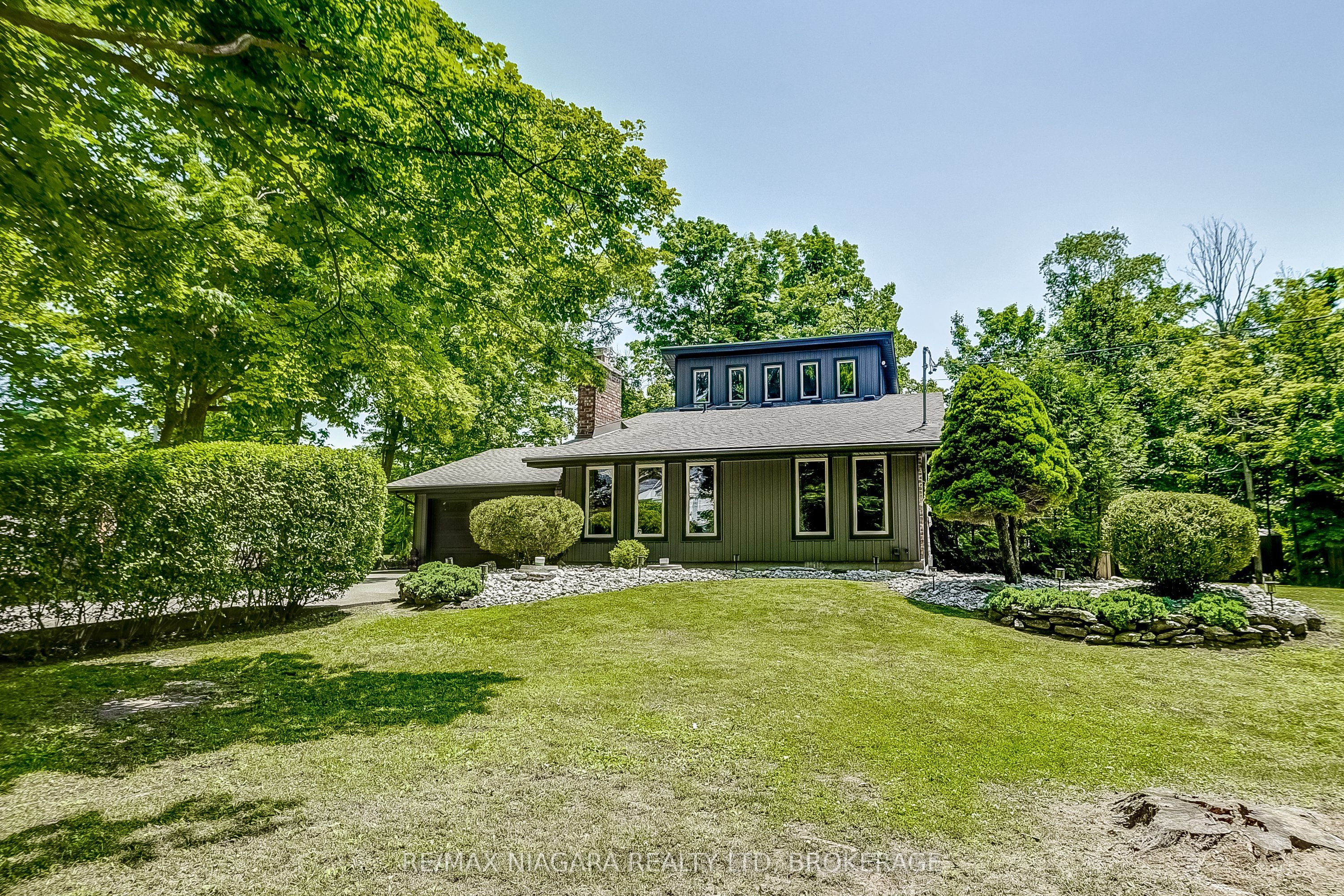 4905 Mapleview Crescent