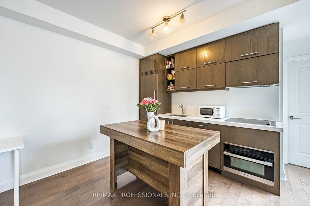 Photo of 1080 Bay Street #708, Toronto, ON M5S 0A3 (MLS # C12963134)