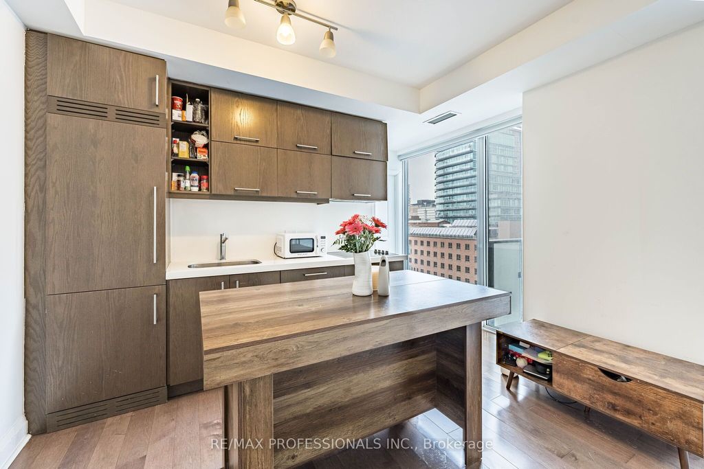 Photo of 1080 Bay Street #708, Toronto, ON M5S 0A3 (MLS # C12963134)