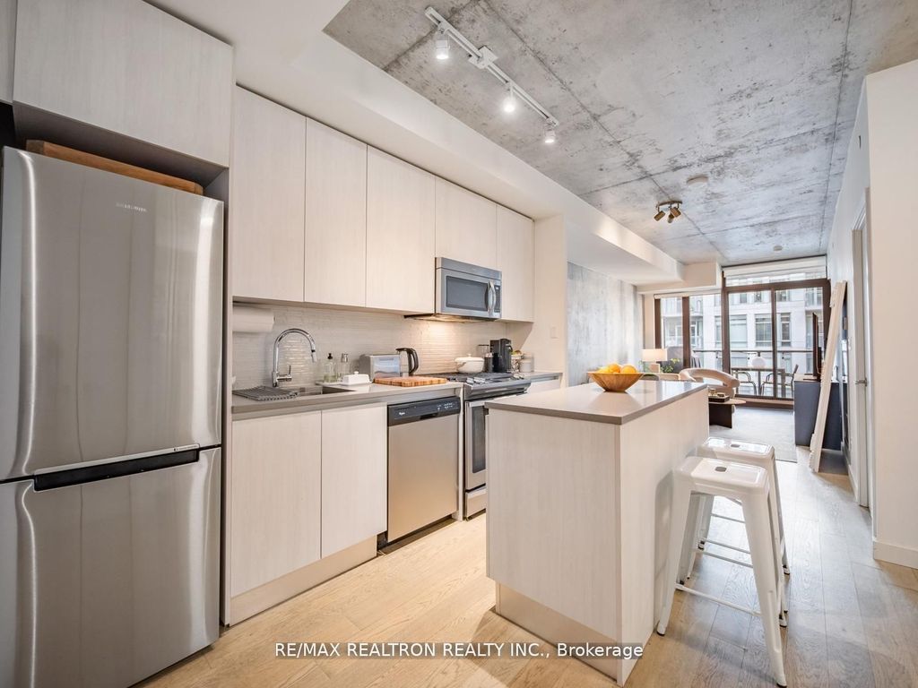 Photo of 111 Bathurst Street #1217, Toronto, ON M5V 2R1 (MLS # C12394737)