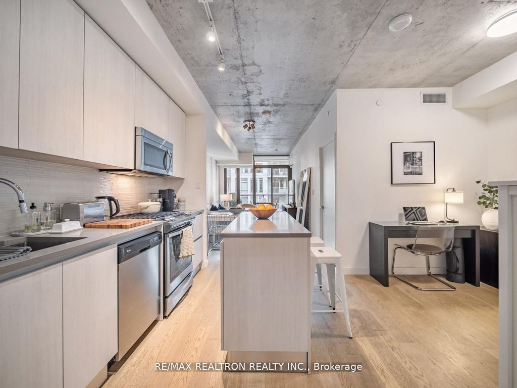 Photo of 111 Bathurst Street #1217, Toronto, ON M5V 2R1 (MLS # C12394737)