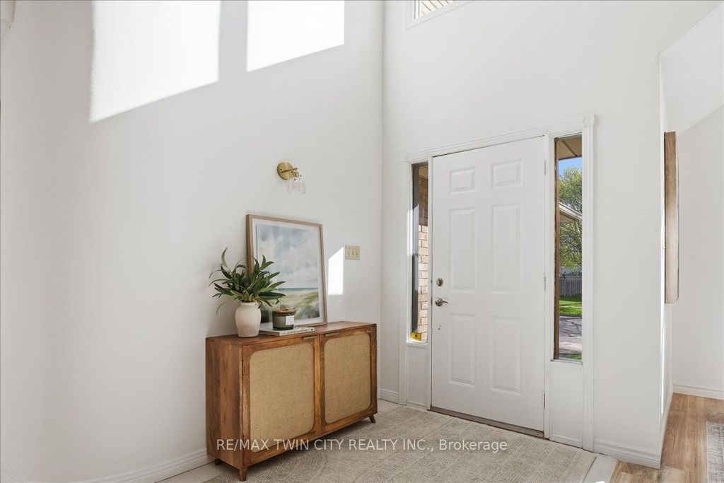 Photo of 26 Robertson Crescent, Waterloo, ON N2R 1E3 (MLS # X13100472)