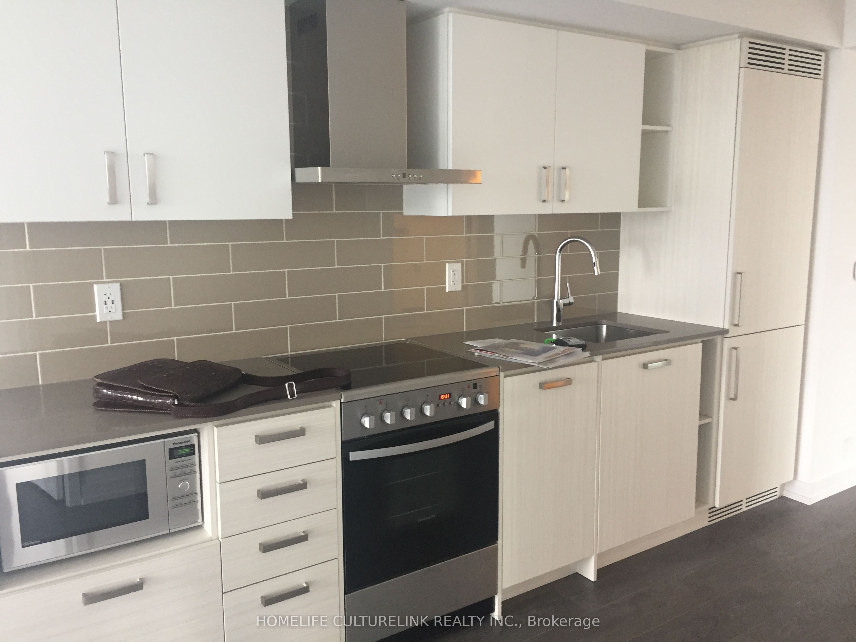 125 Redpath Avenue 2605