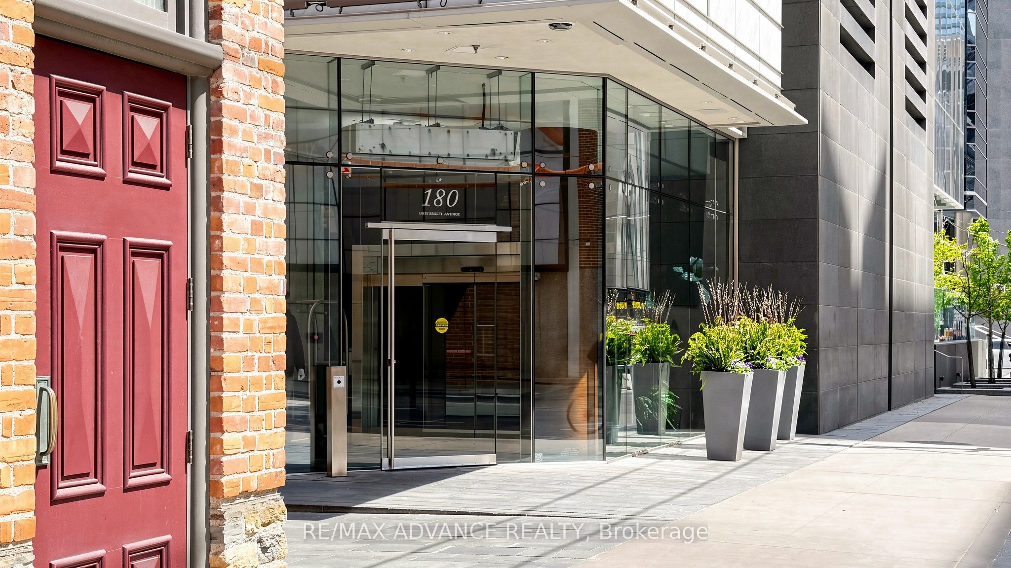 180 University Avenue 5901