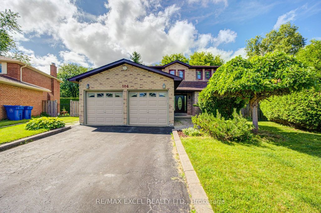 Photo of 104 Lambeth Court, Newmarket, ON L3Y 6S1 (MLS # N13554986)