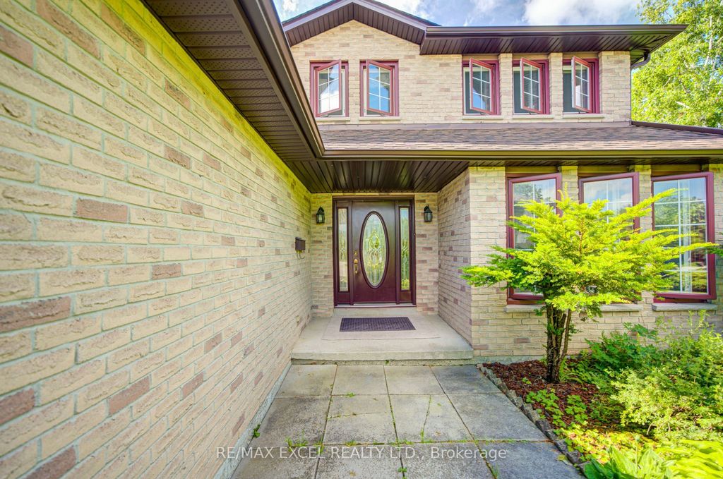 Photo of 104 Lambeth Court, Newmarket, ON L3Y 6S1 (MLS # N13554986)