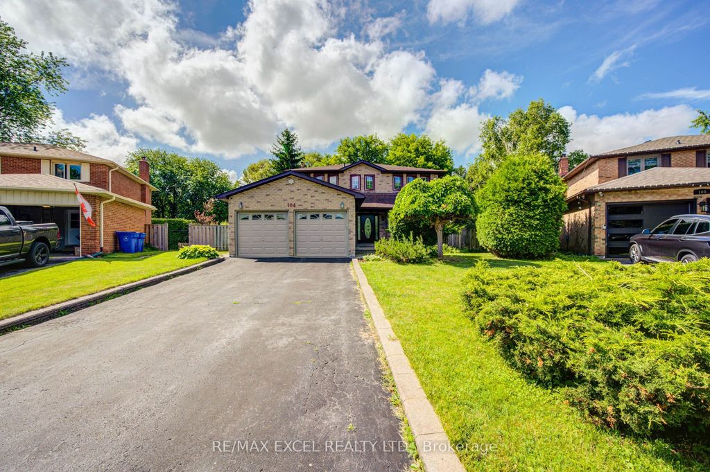 Photo of 104 Lambeth Court, Newmarket, ON L3Y 6S1 (MLS # N13554986)