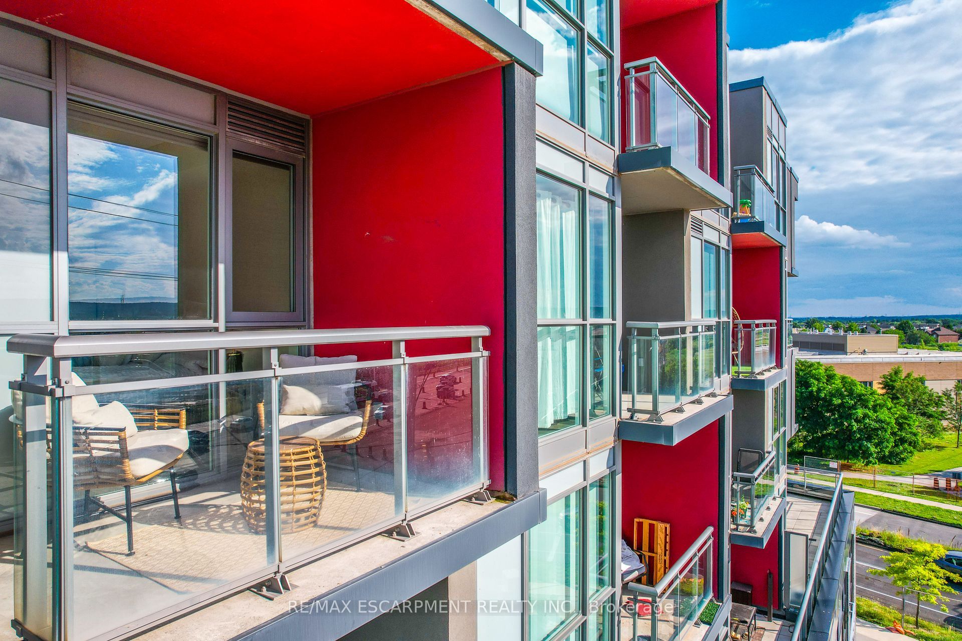 5230 DUNDAS Street 527
