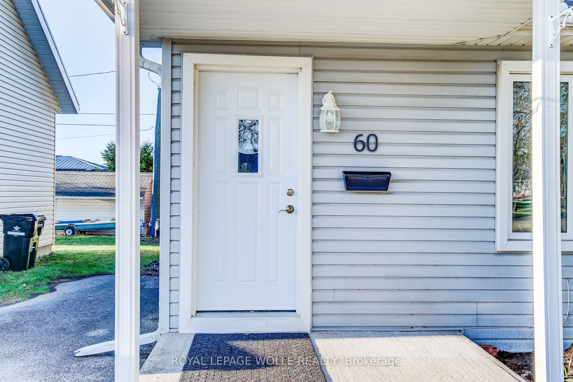 60 Riverside Drive W