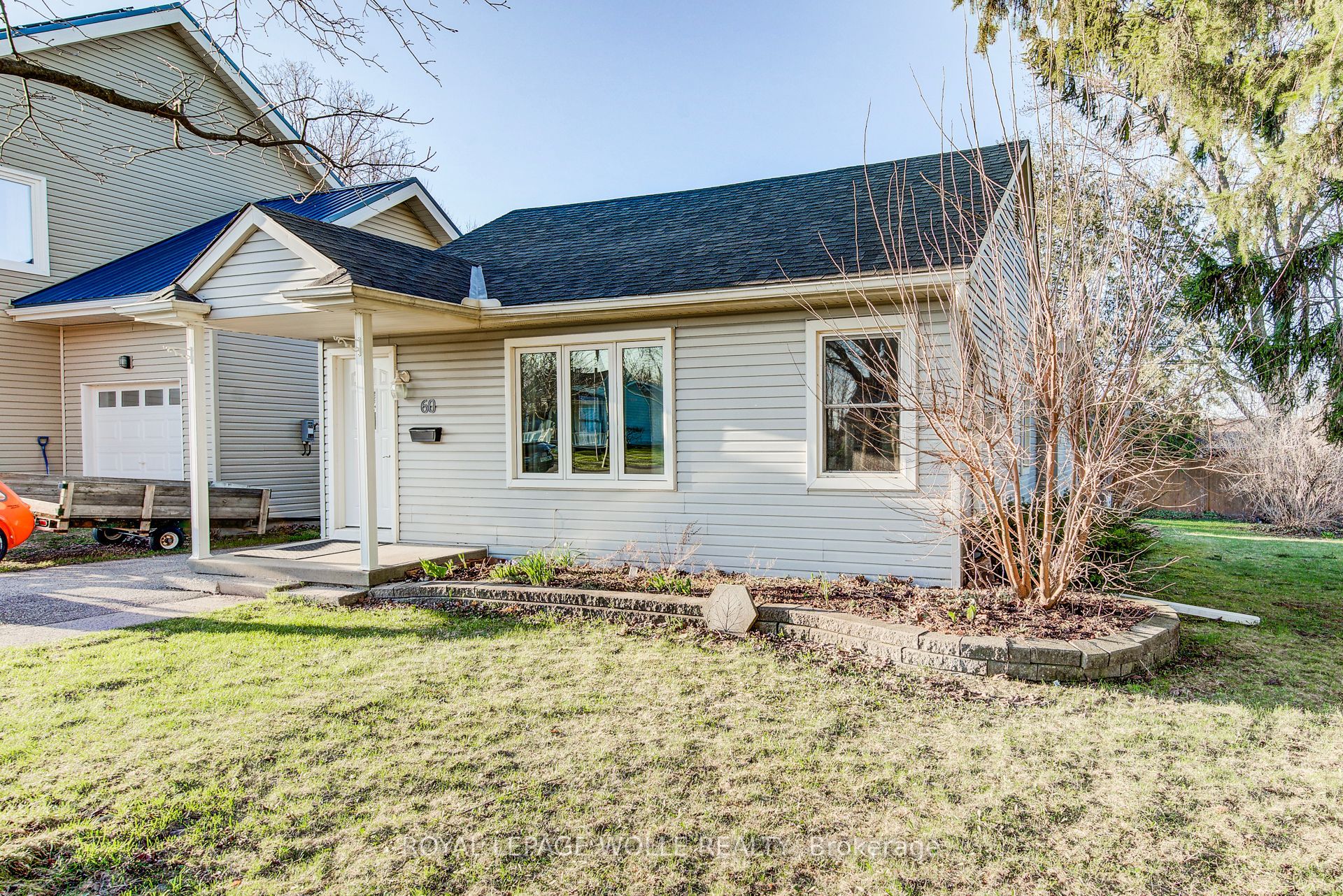 60 Riverside Drive W