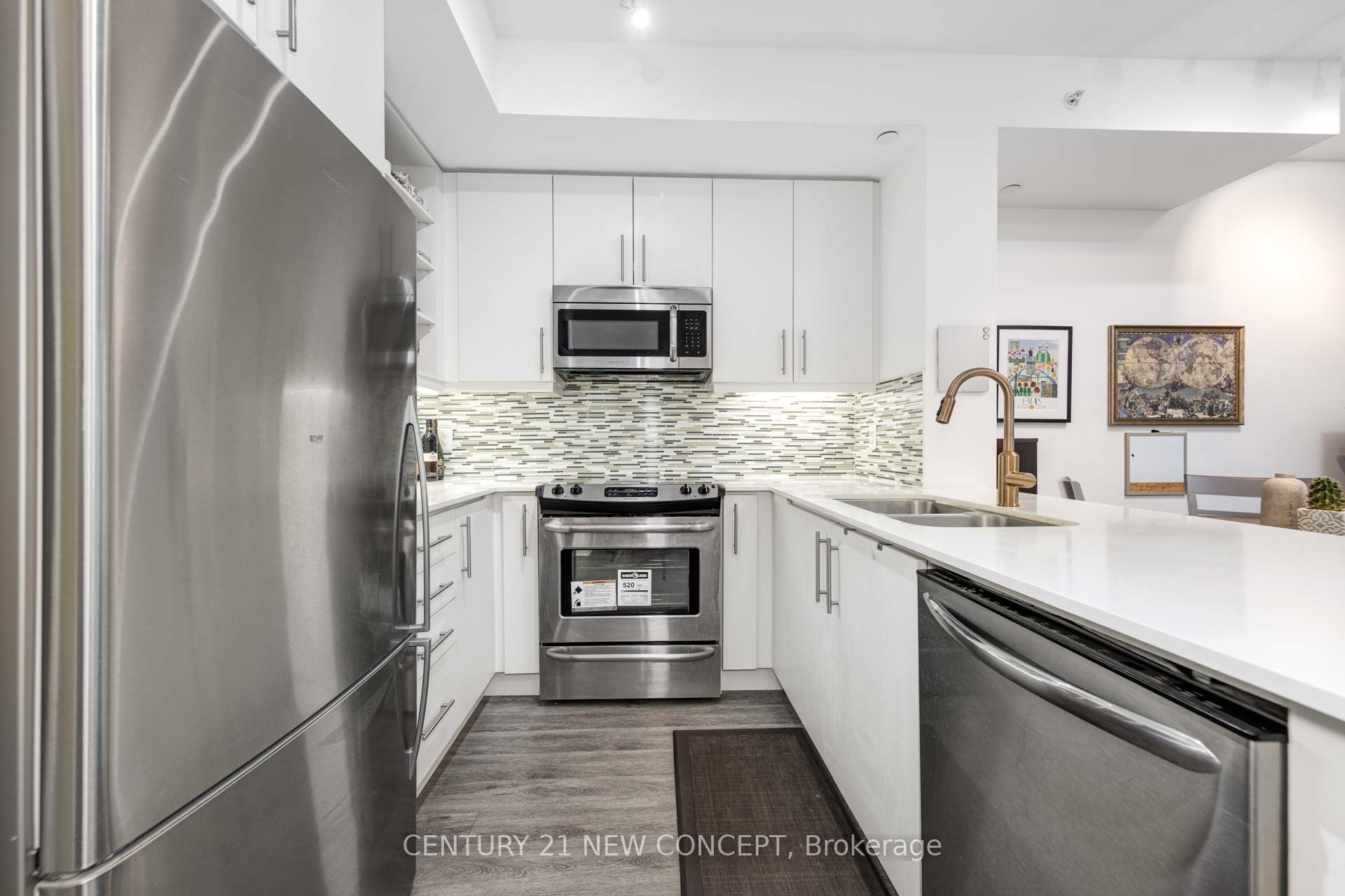 55 Oneida Crescent 409