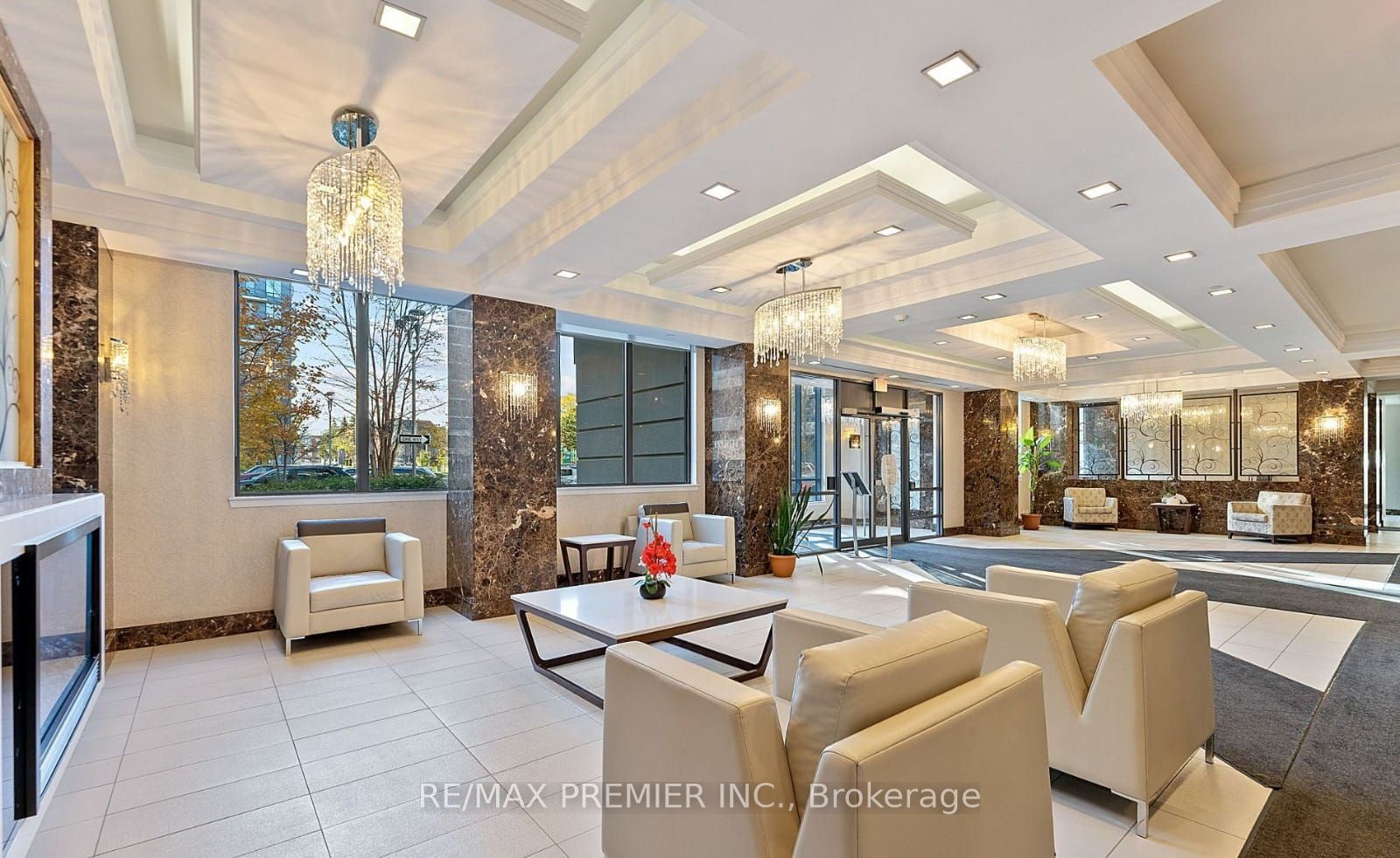 372 Highway 7 N/A E 318