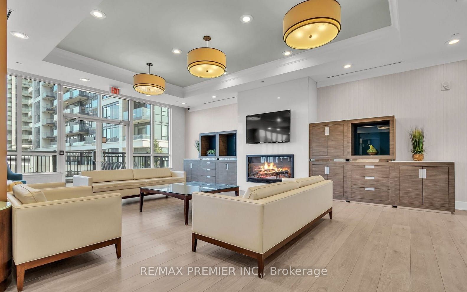 372 Highway 7 N/A E 318